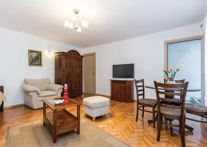 Two-bedroom In Casa de Férias Novi Vinodolski