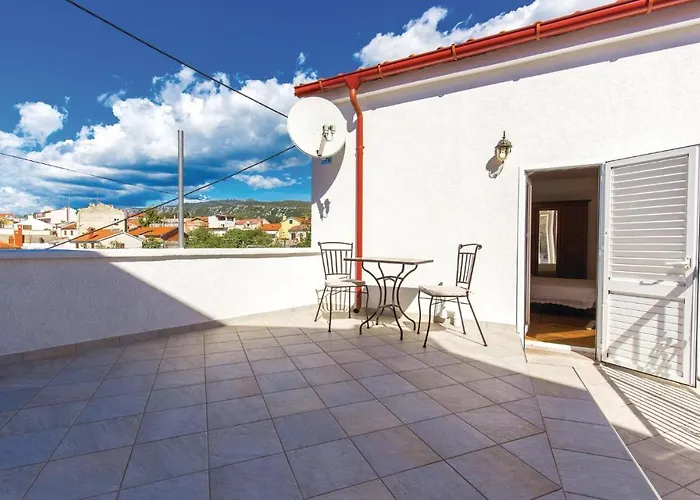 Two-bedroom In Casa de Férias Novi Vinodolski