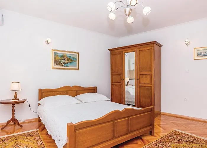 Two-bedroom In Casa de Férias Novi Vinodolski