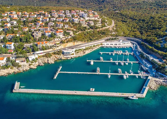 Two-bedroom In Casa de Férias Novi Vinodolski